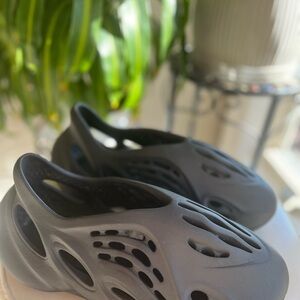 Adidas Yeezy Foam RNR Onyx